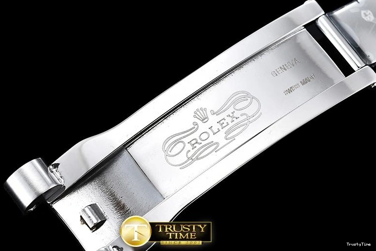 0326 RDD0214B – DayDate 36mm GoAnywhere 682